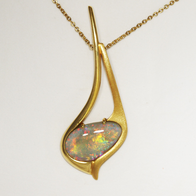 CUSTOM MADE 18k Yellow Gold Pendant with SEMI BLACK OPAL From candy red to ultra violet, top quality. SEE VIDEO